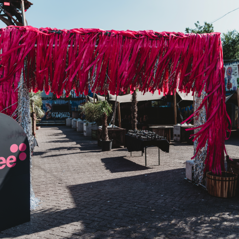 Entree poort met slinger