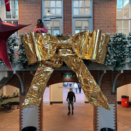 Mega gouden strik "niet voor buiten"